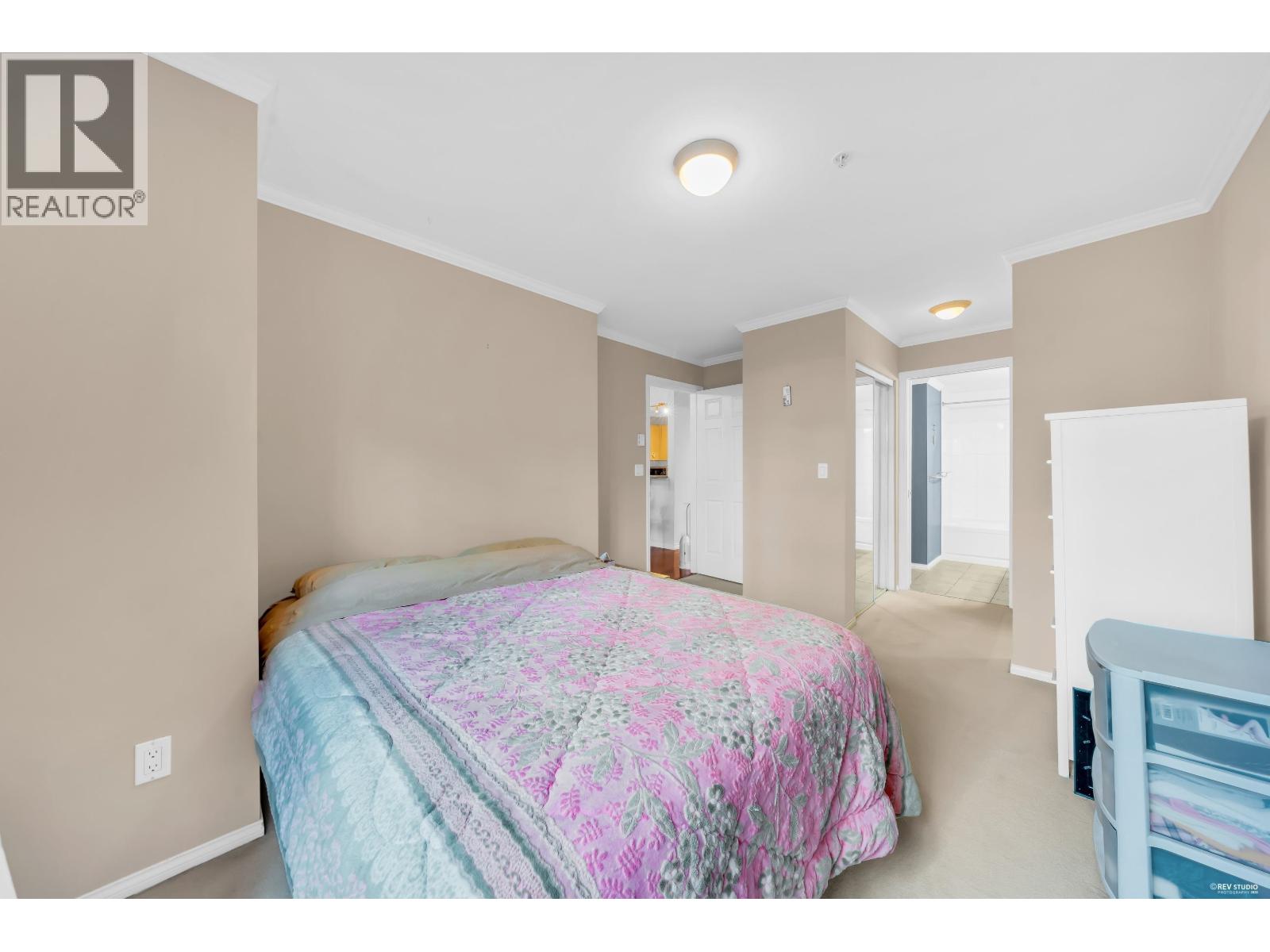 210 175 E 10th Street Property Photo 13