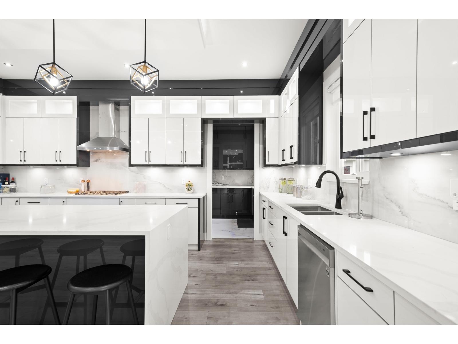 16117 108 Avenue Property Photo 9