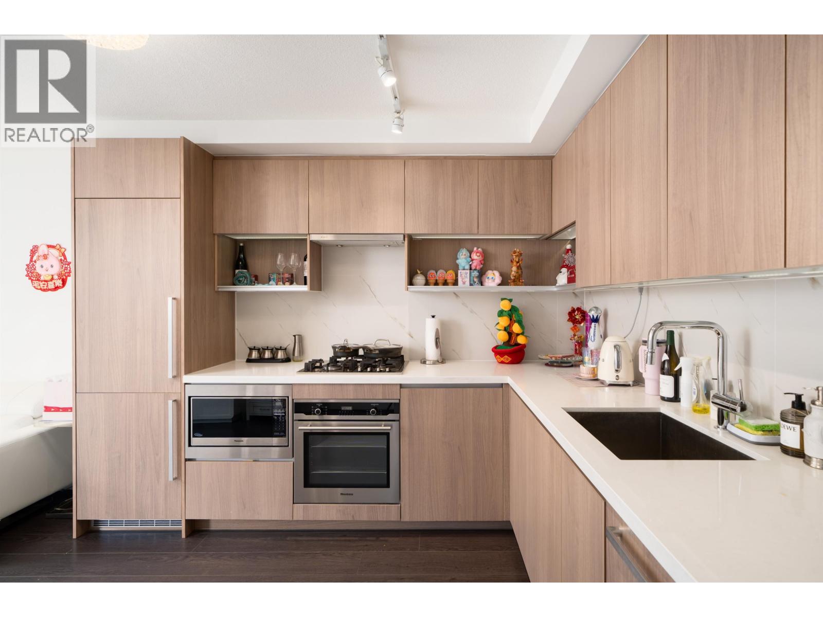 1602 8833 Hazelbridge Way Property Photo 3