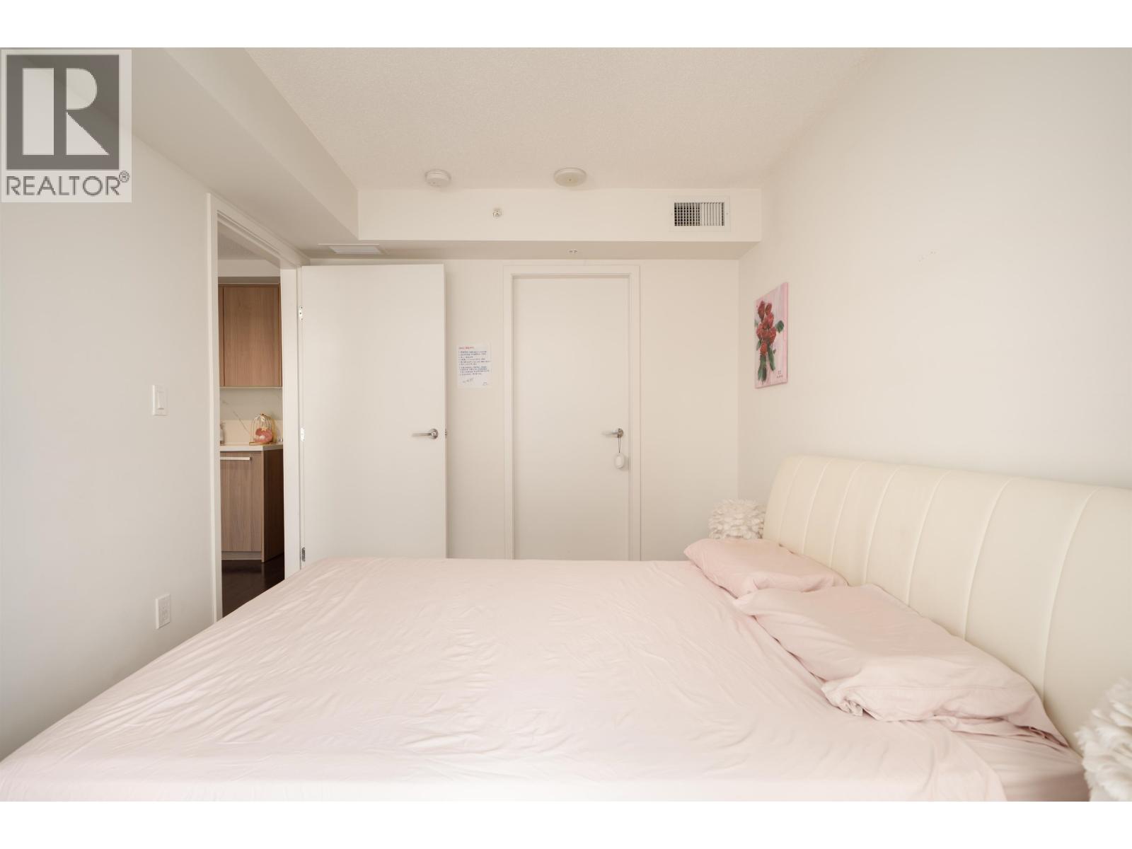 1602 8833 Hazelbridge Way Property Photo 12