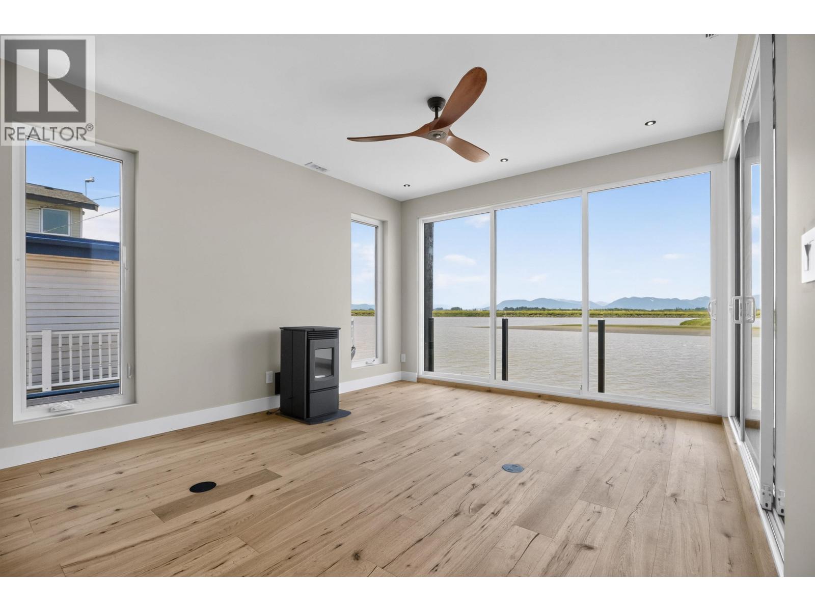 10 3871 W River Road Property Photo 9