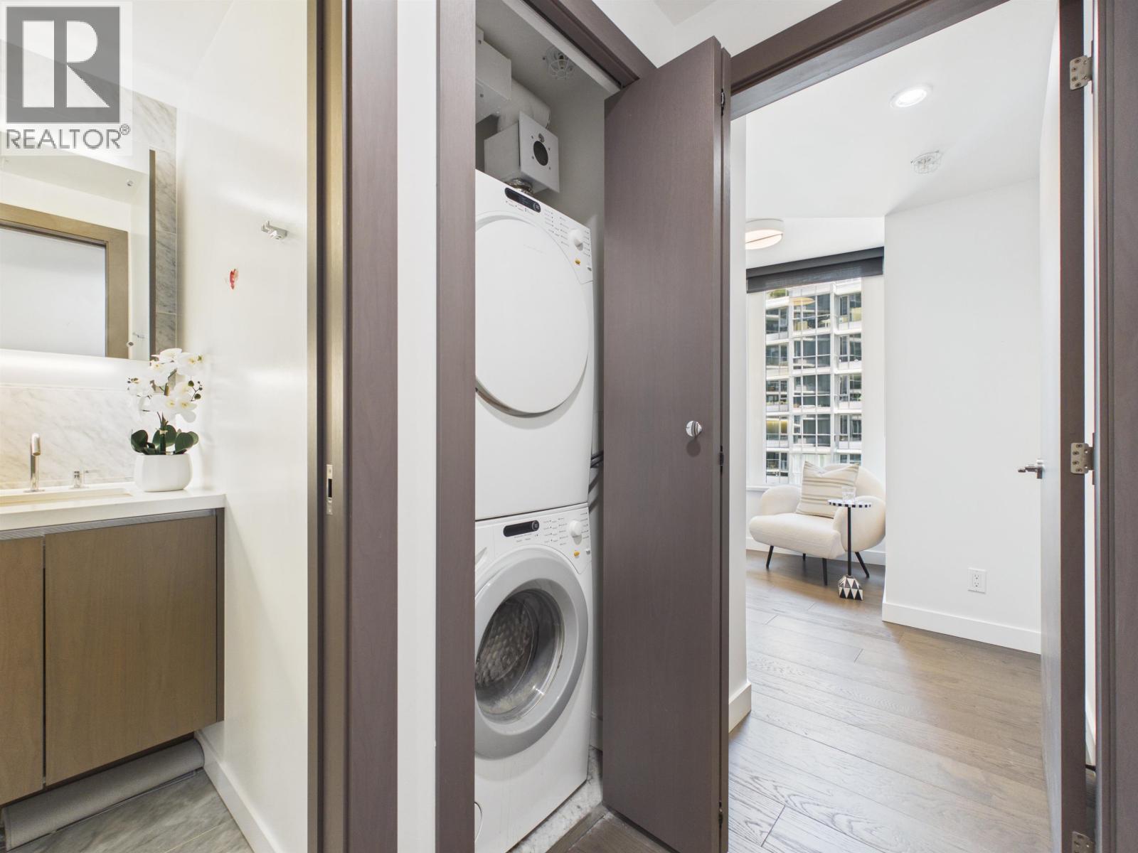 808 68 Smithe Street Property Photo 14