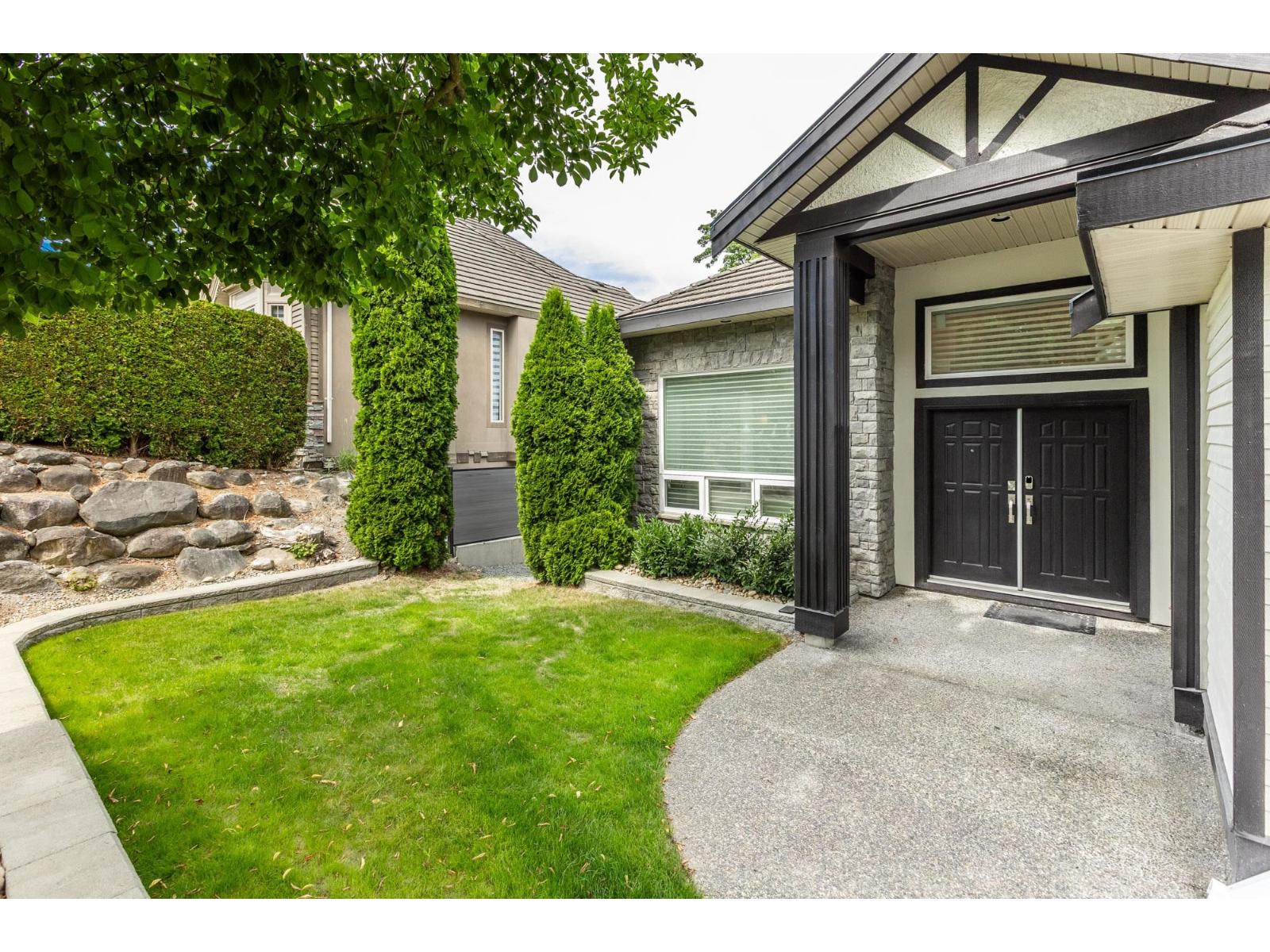 11038 168 Street Property Photo 2