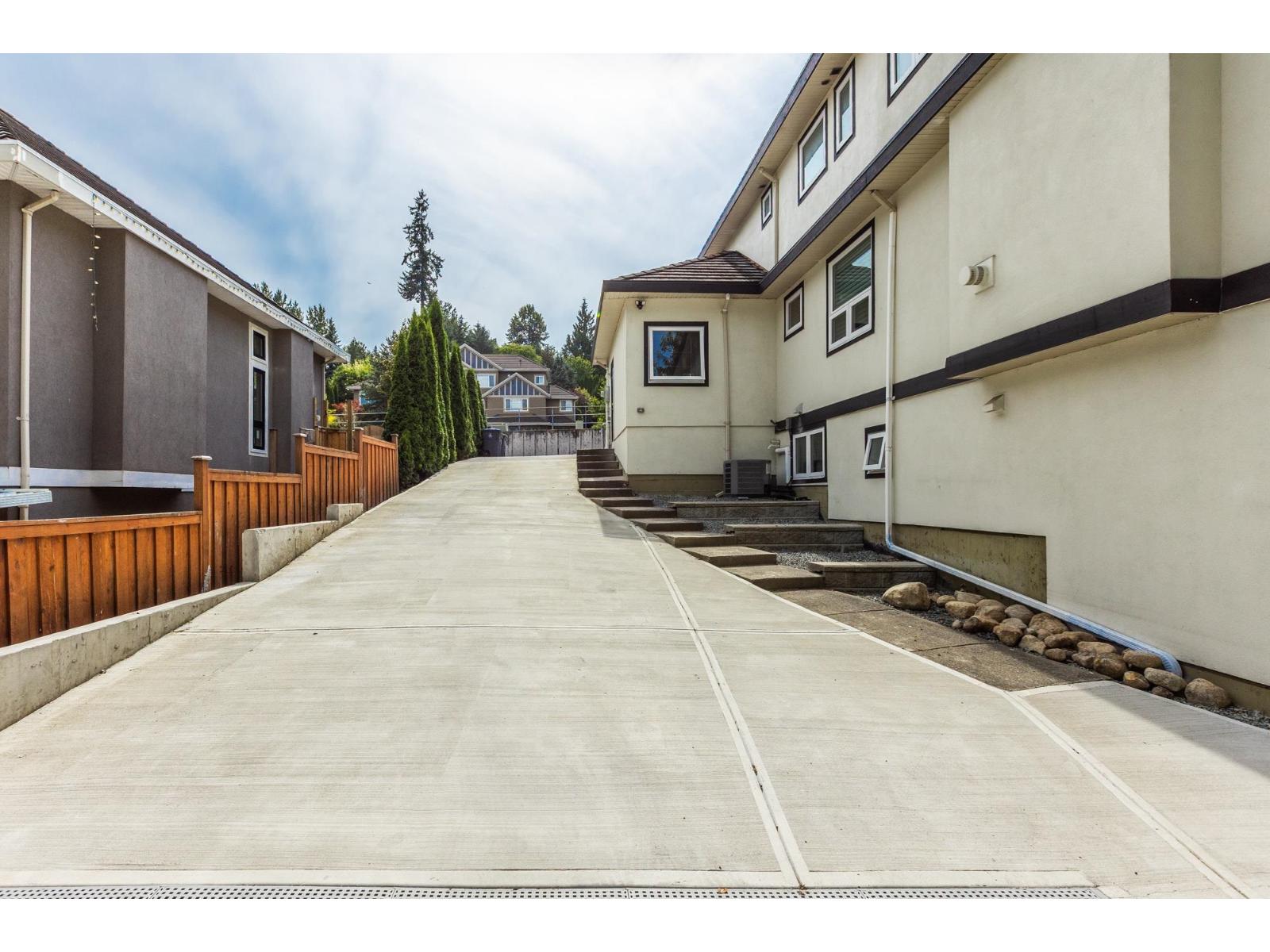 11038 168 Street Property Photo 38