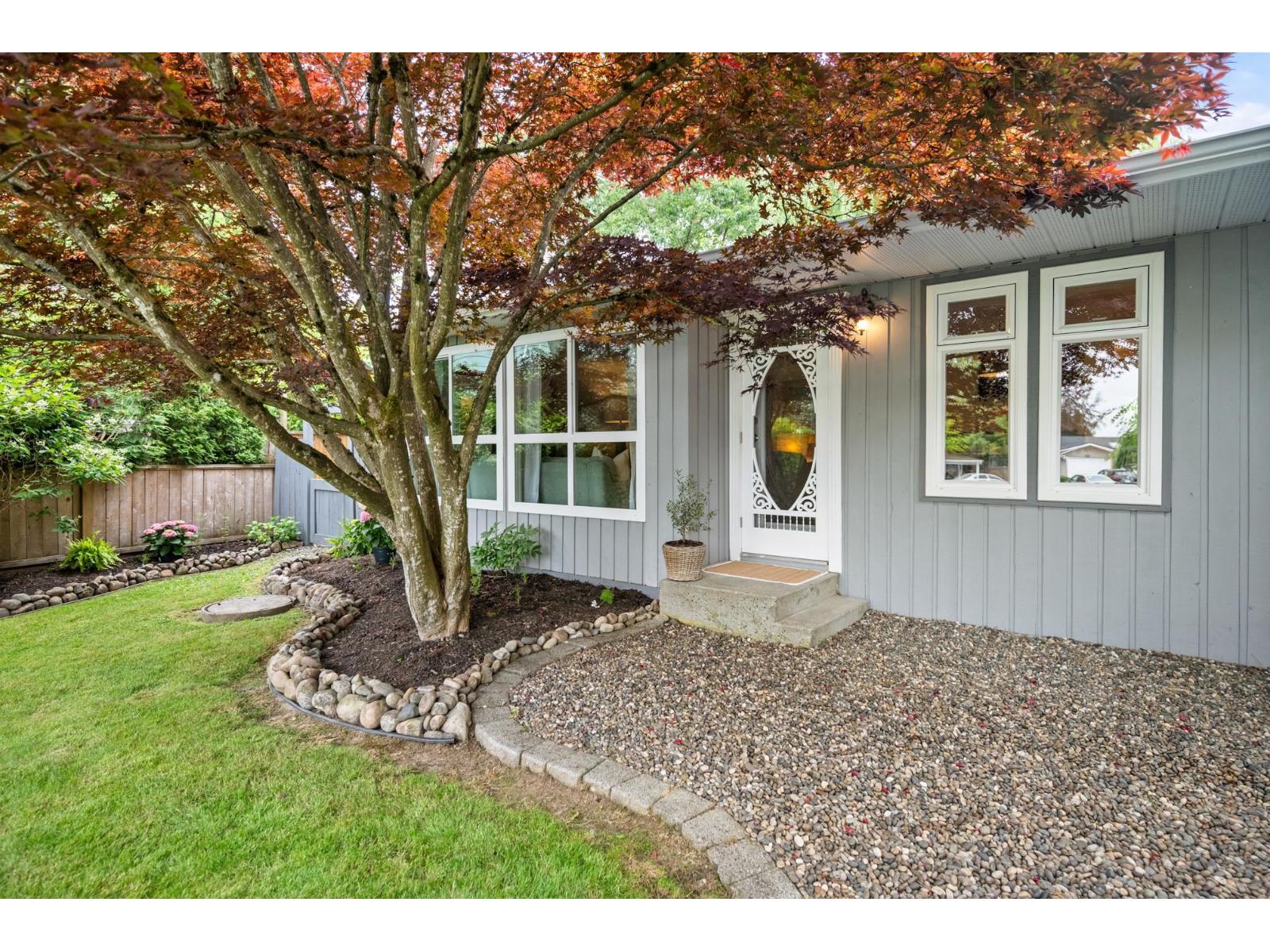 17459 61b Avenue Property Photo 3