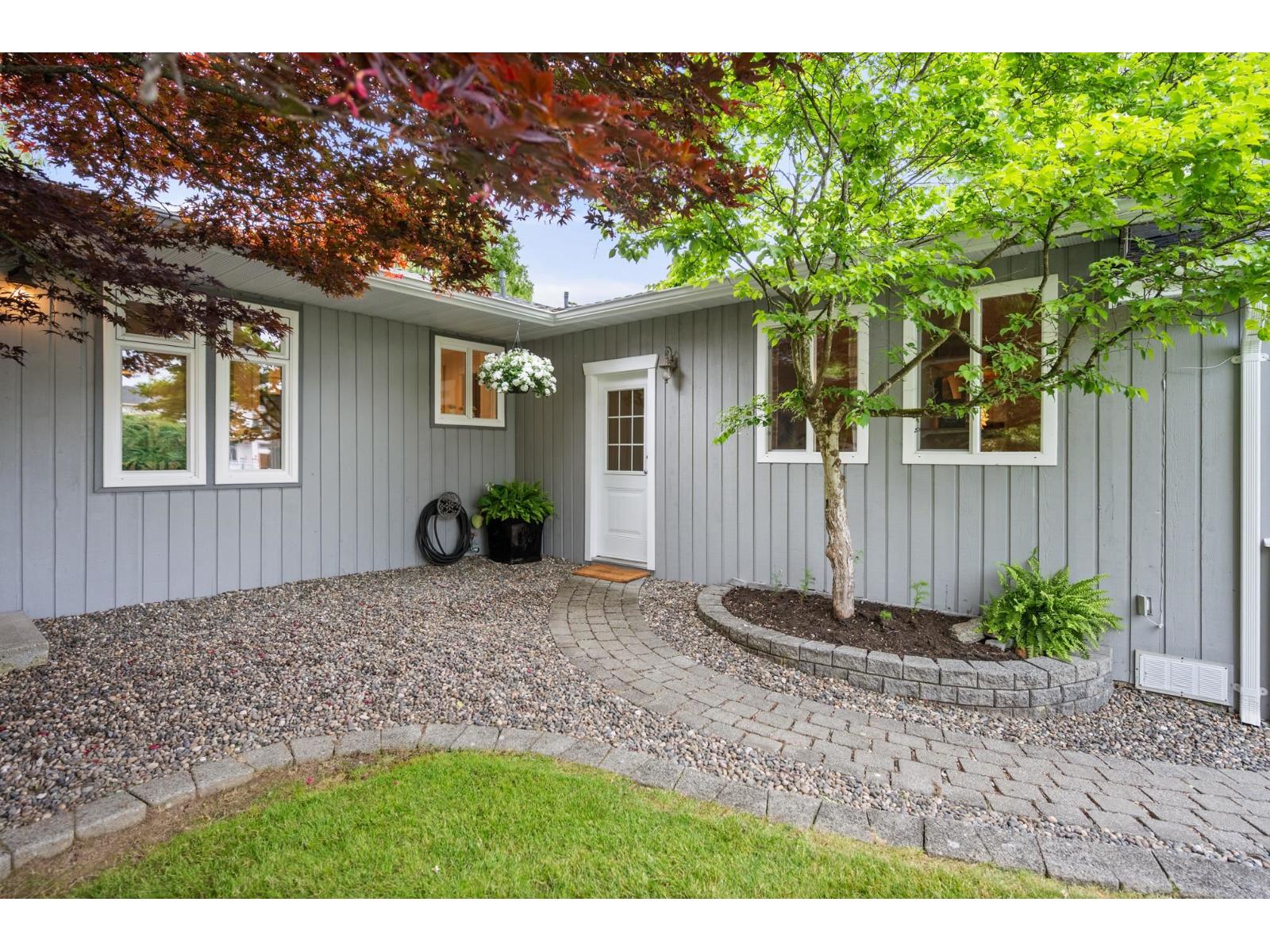 17459 61b Avenue Property Photo 4