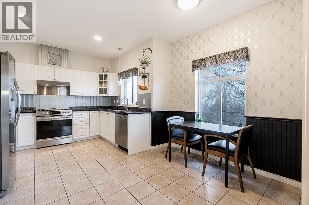 2 915 Fort Fraser Rise Property Photo 9