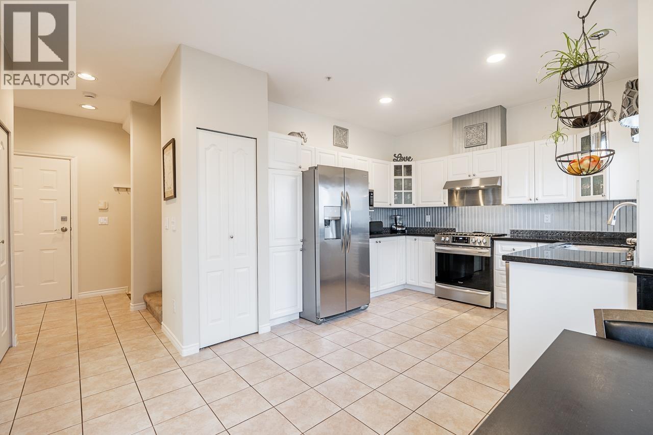 2 915 Fort Fraser Rise Property Photo 10