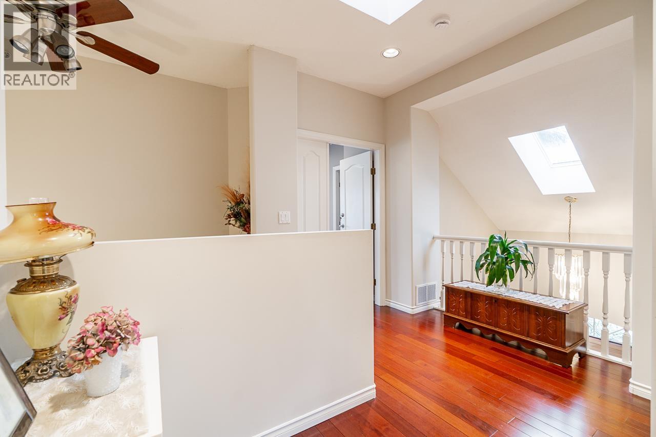 2 915 Fort Fraser Rise Property Photo 14
