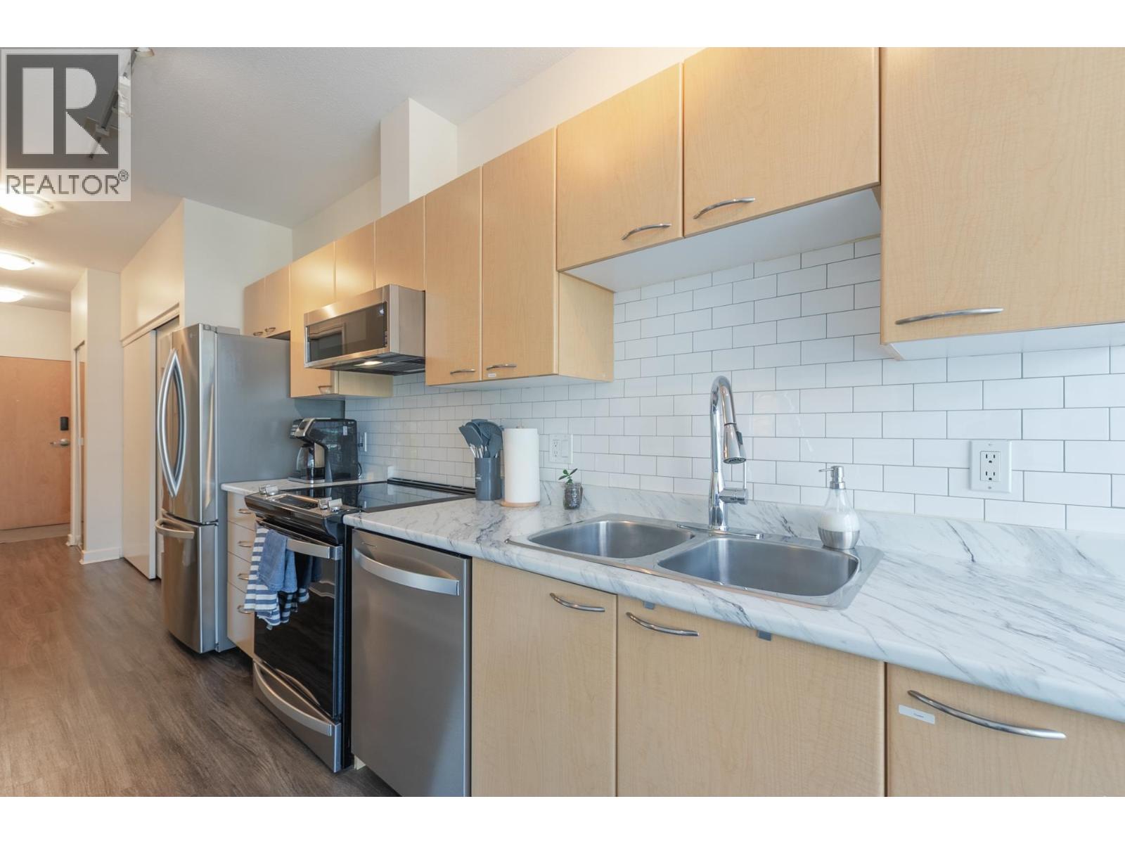 307 1249 Granville Street Property Photo 13