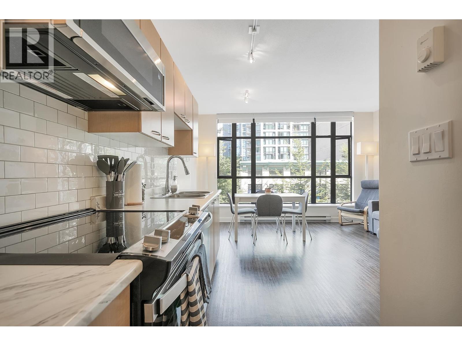 307 1249 Granville Street Property Photo 16