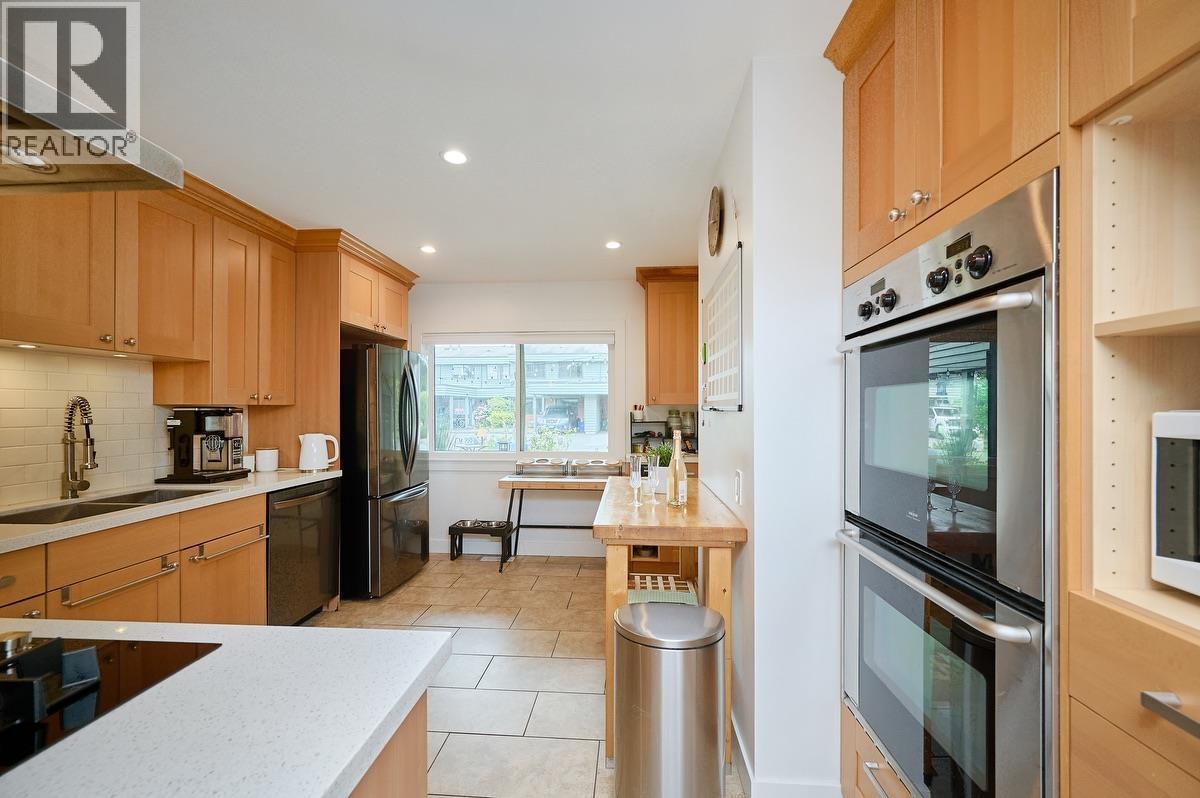109 3031 Williams Road Property Photo 4