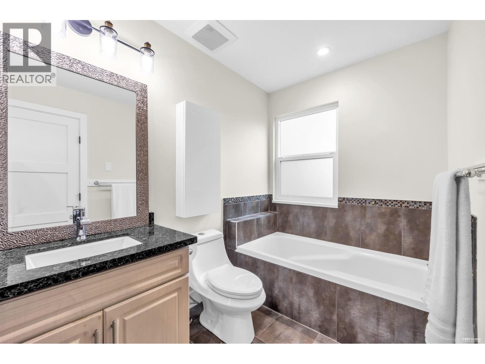 28 2600 Beaverbrook Crescent Property Photo 24