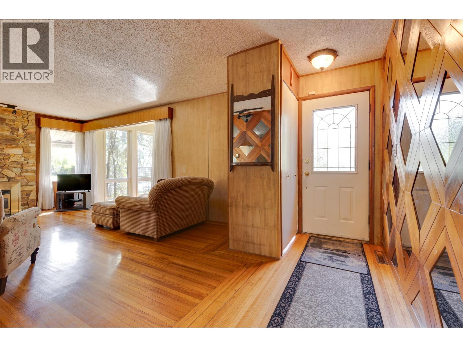 1591 Cedar Street Property Photo 6