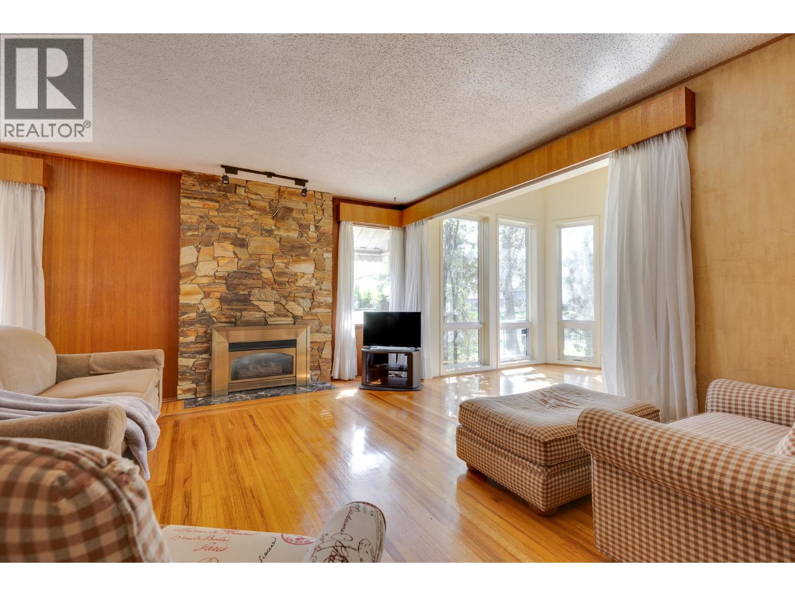 1591 Cedar Street Property Photo 8