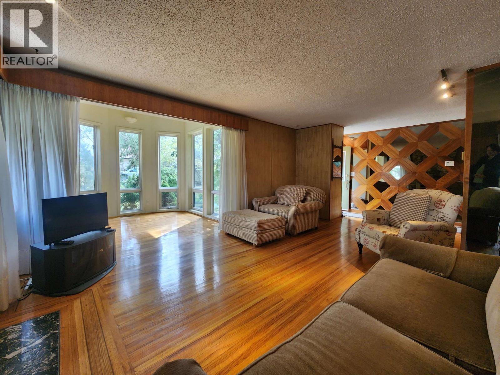 1591 Cedar Street Property Photo 9
