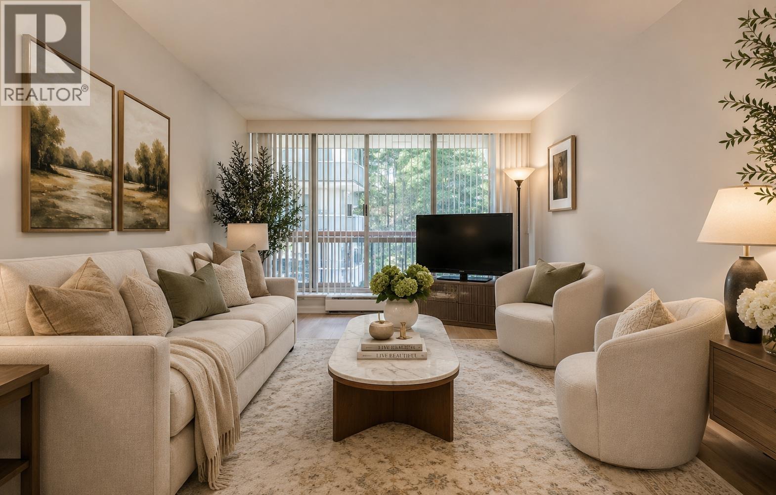 711 2016 Fullerton Avenue Property Photo 7