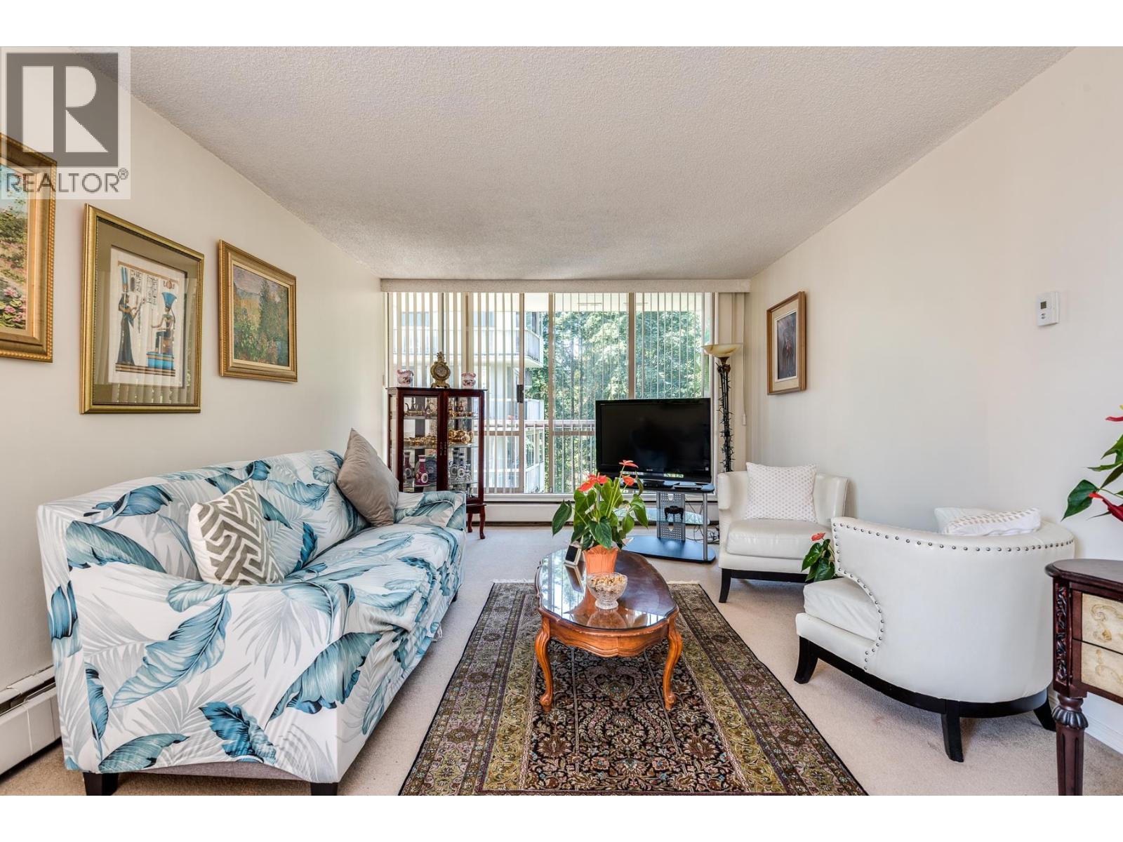 711 2016 Fullerton Avenue Property Photo 8