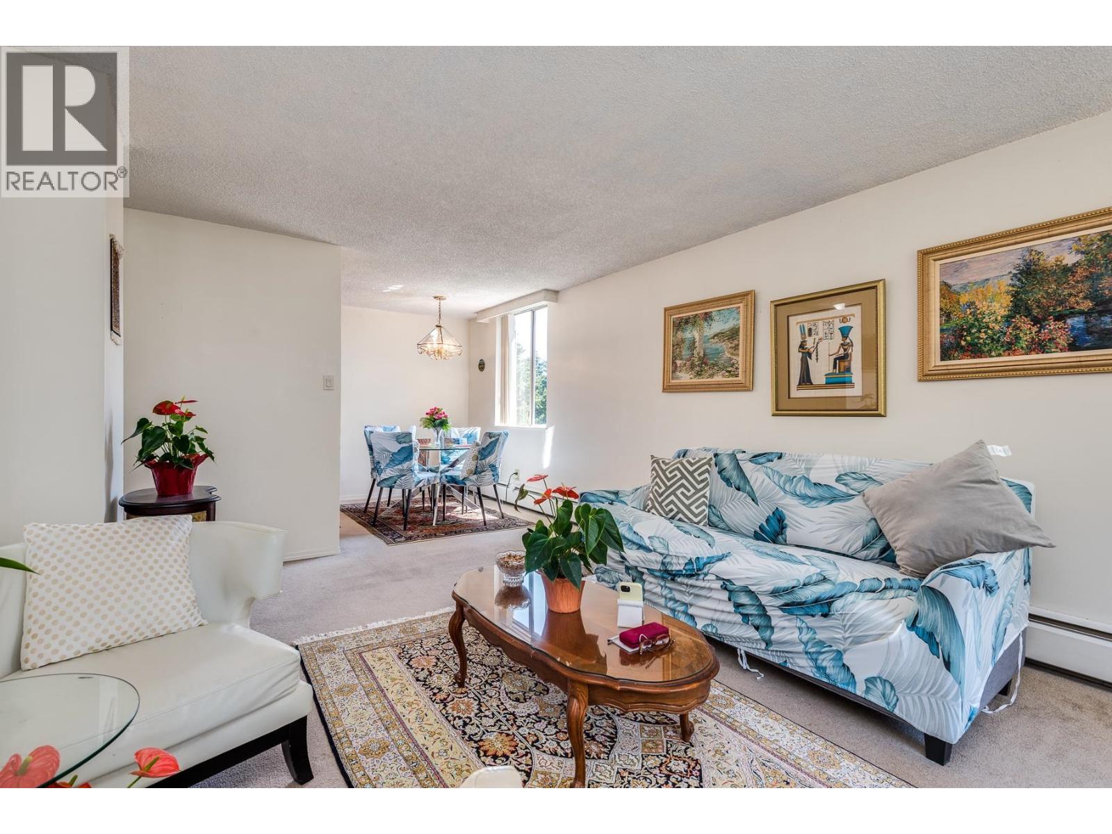 711 2016 Fullerton Avenue Property Photo 11