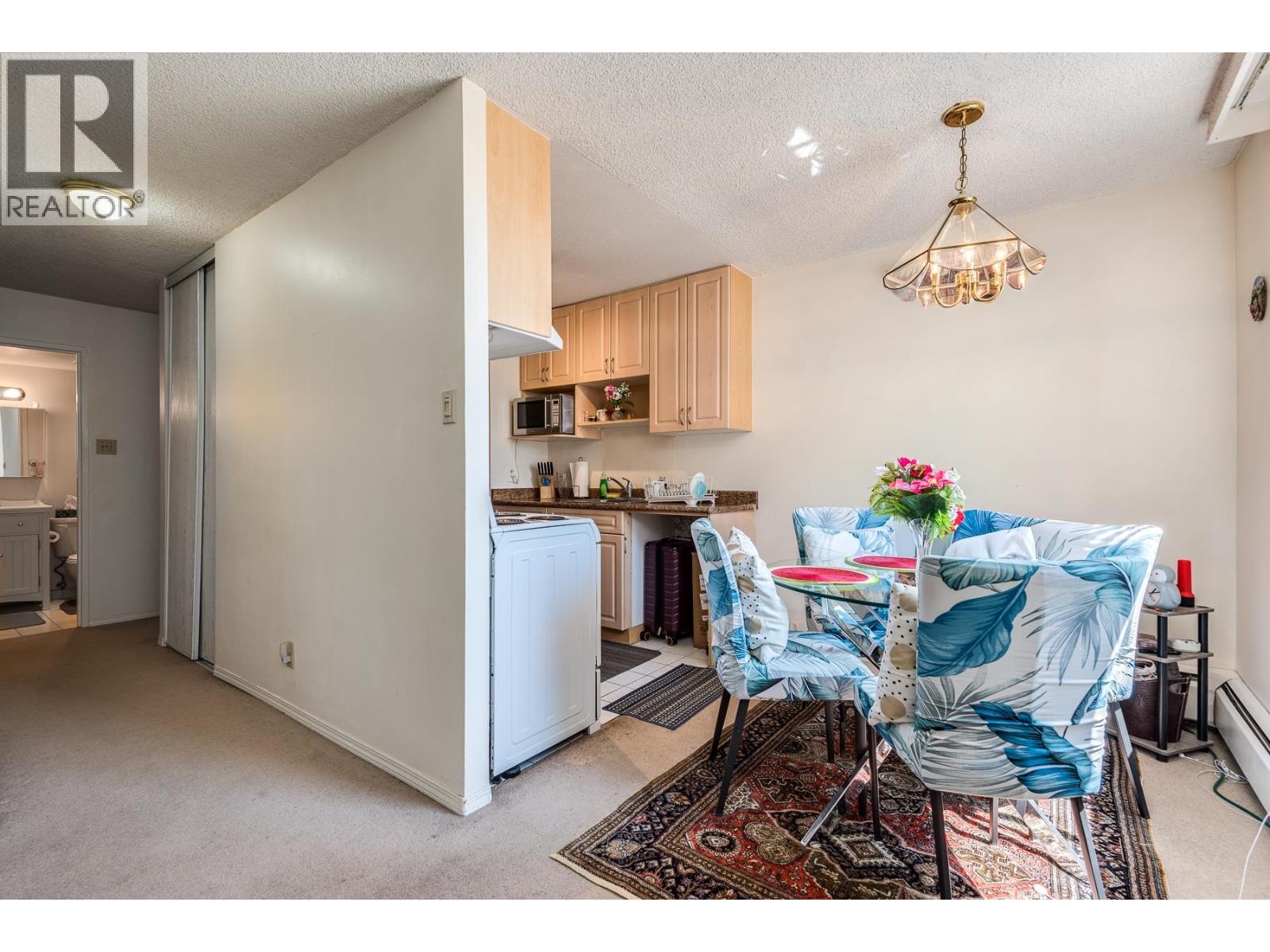 711 2016 Fullerton Avenue Property Photo 12