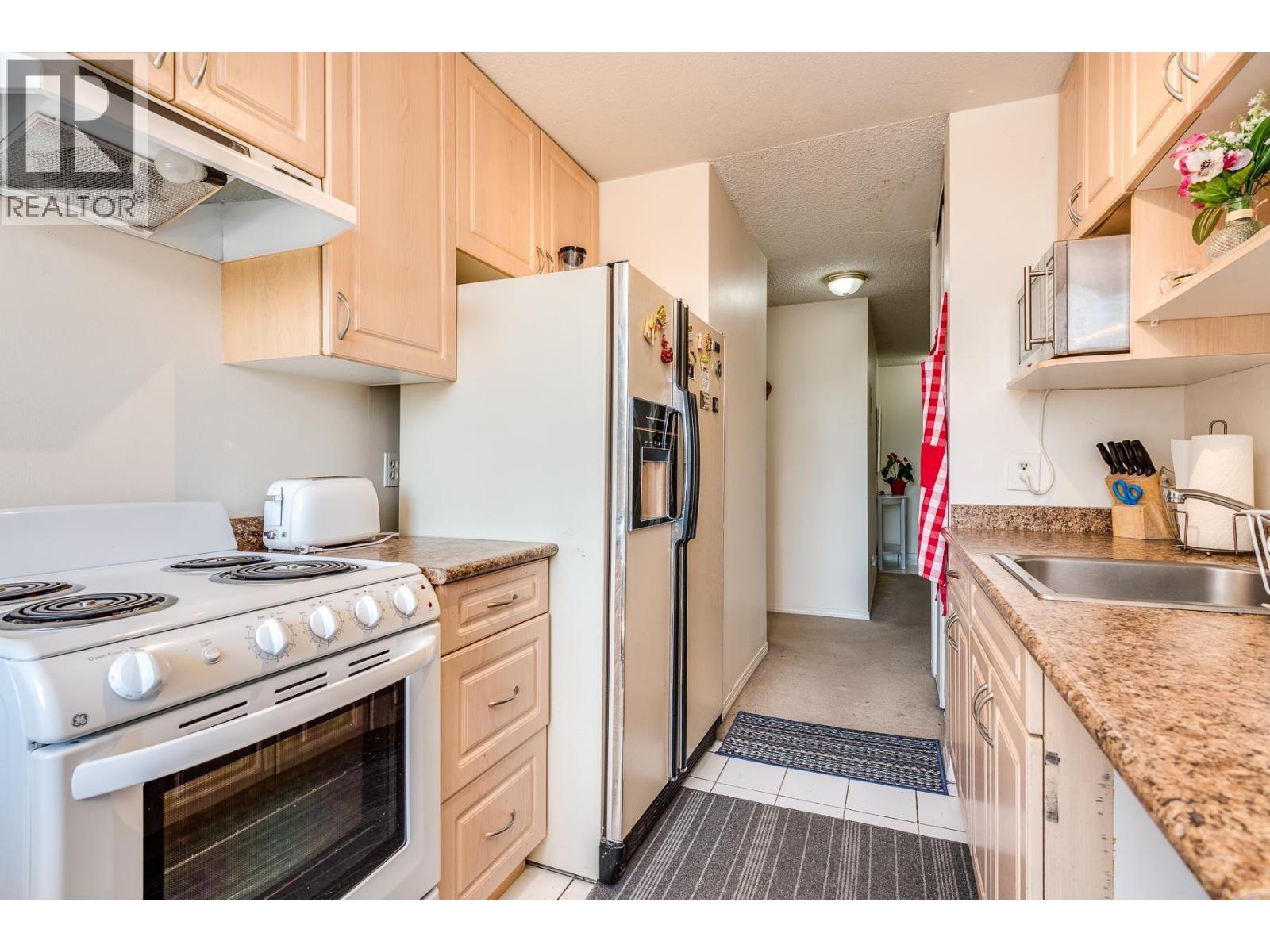 711 2016 Fullerton Avenue Property Photo 14
