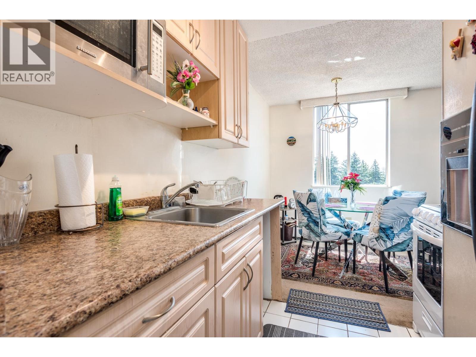 711 2016 Fullerton Avenue Property Photo 16