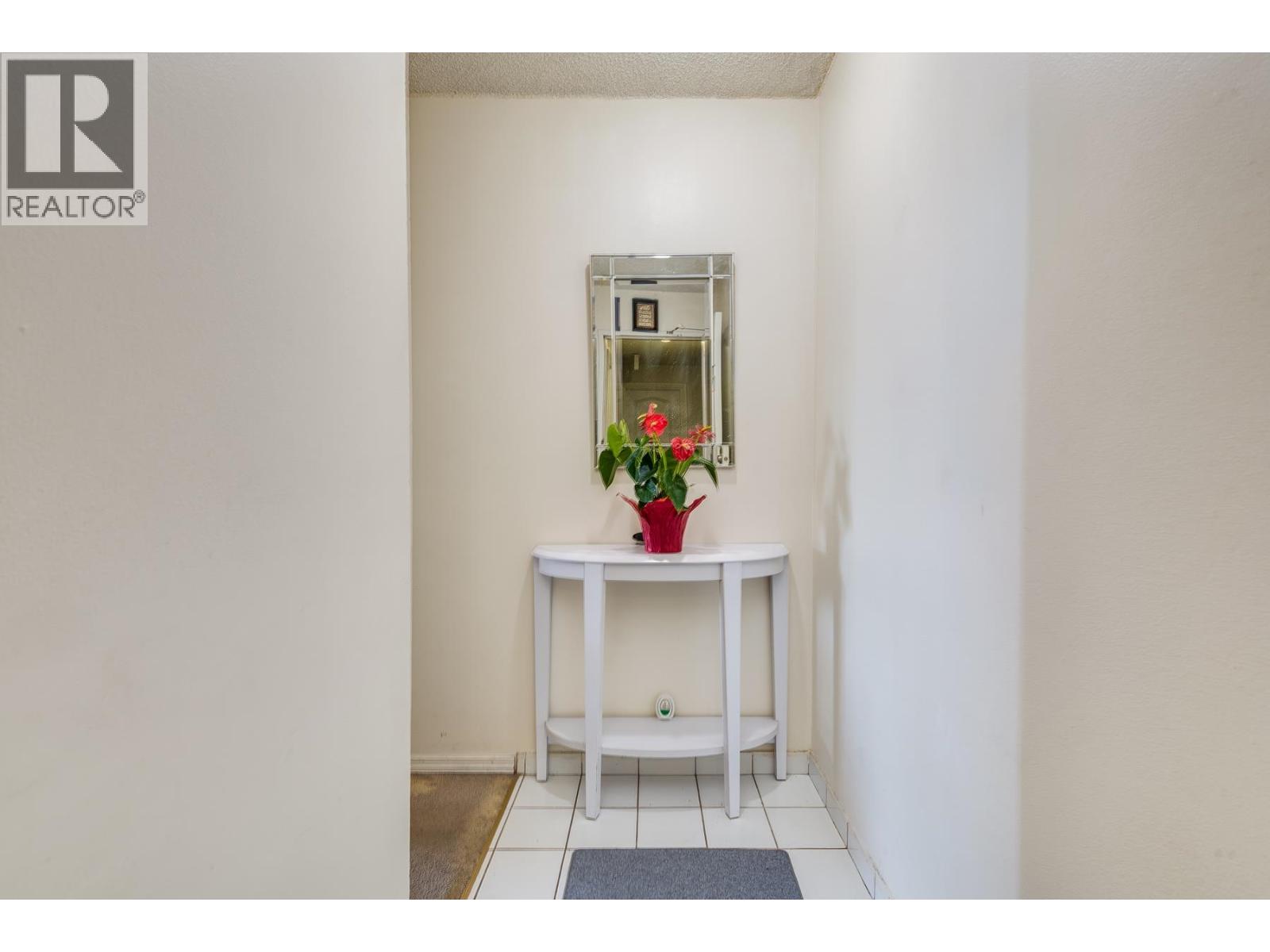 711 2016 Fullerton Avenue Property Photo 18