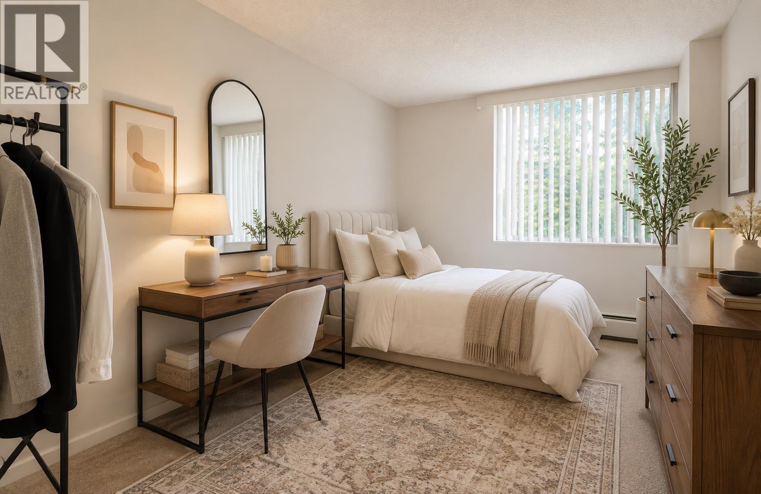711 2016 Fullerton Avenue Property Photo 23