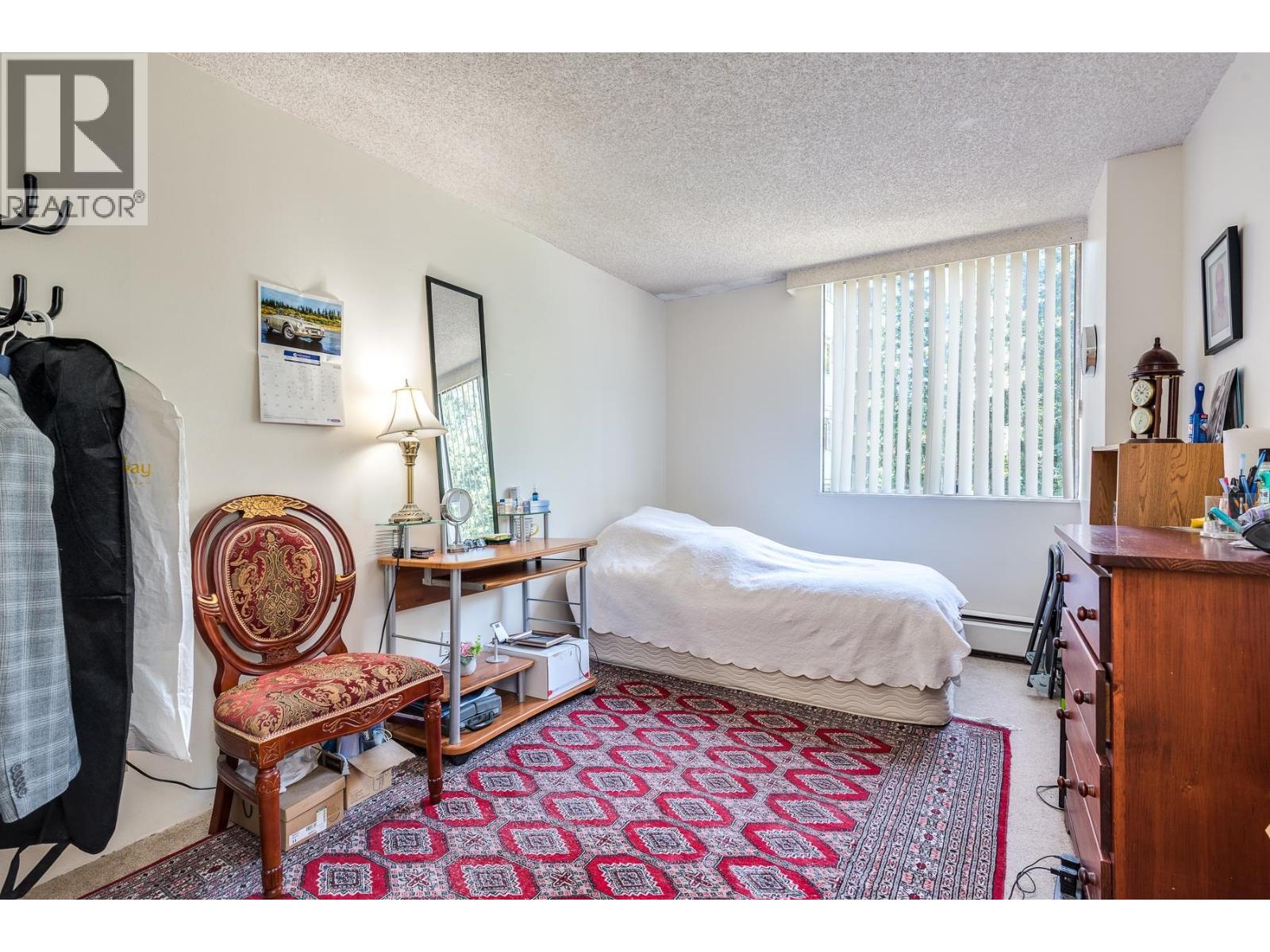 711 2016 Fullerton Avenue Property Photo 24