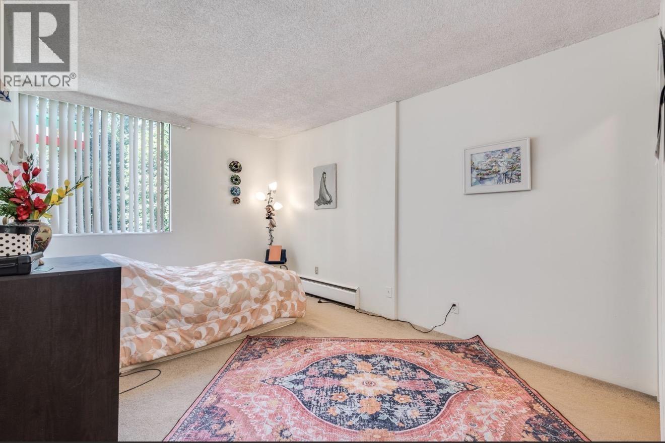 711 2016 Fullerton Avenue Property Photo 26