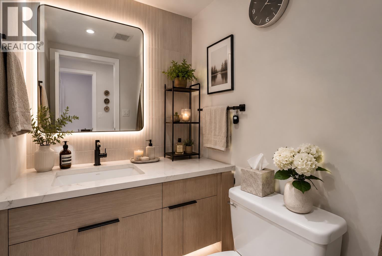 711 2016 Fullerton Avenue Property Photo 27