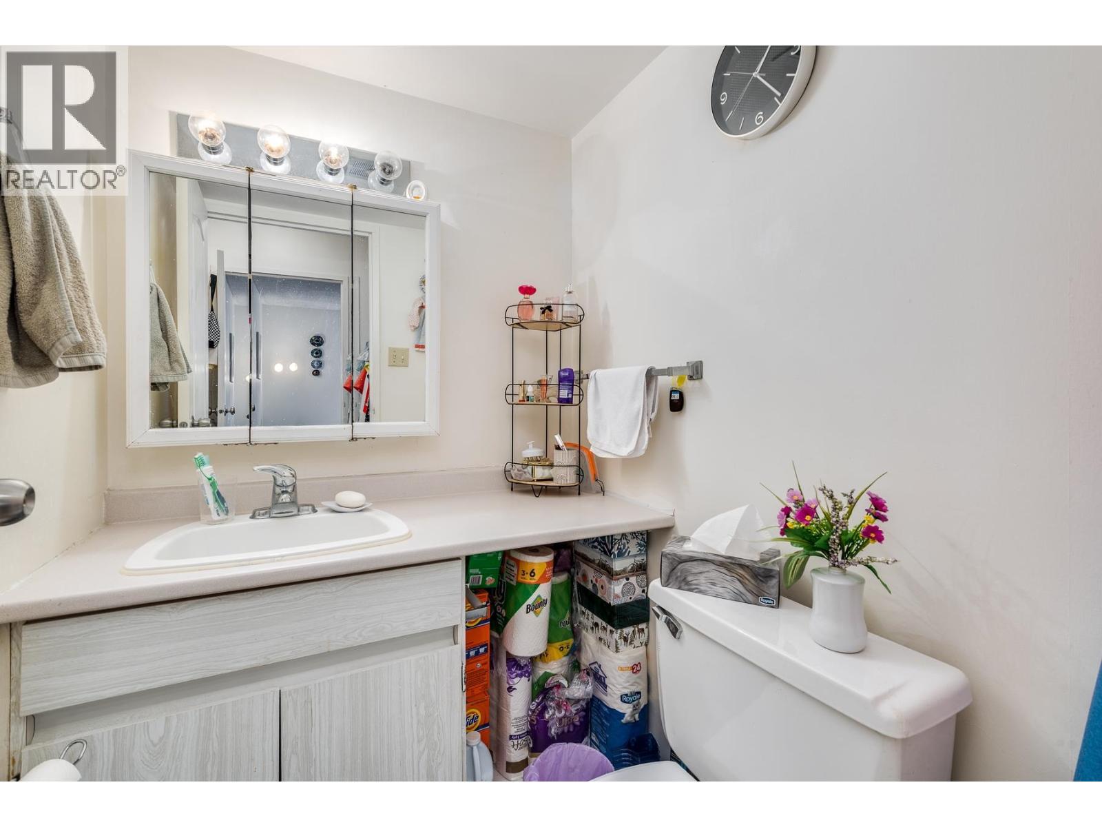 711 2016 Fullerton Avenue Property Photo 28