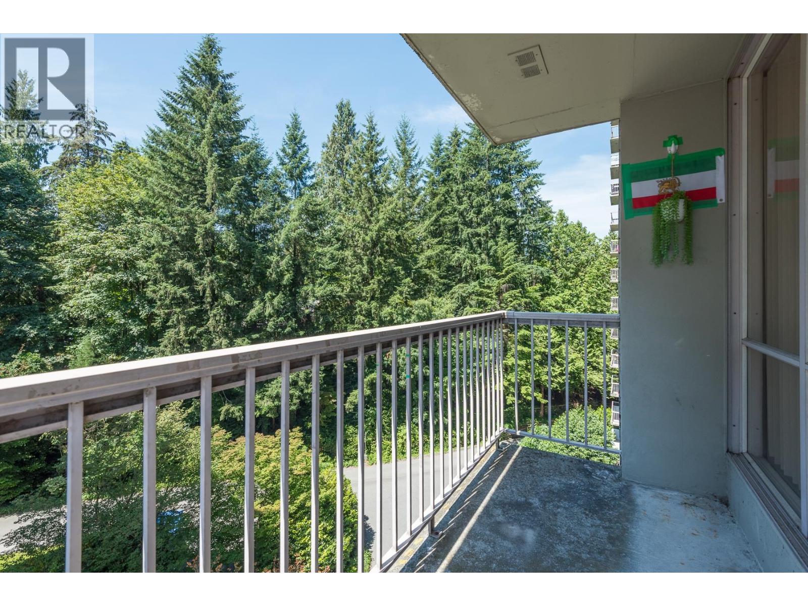 711 2016 Fullerton Avenue Property Photo 30