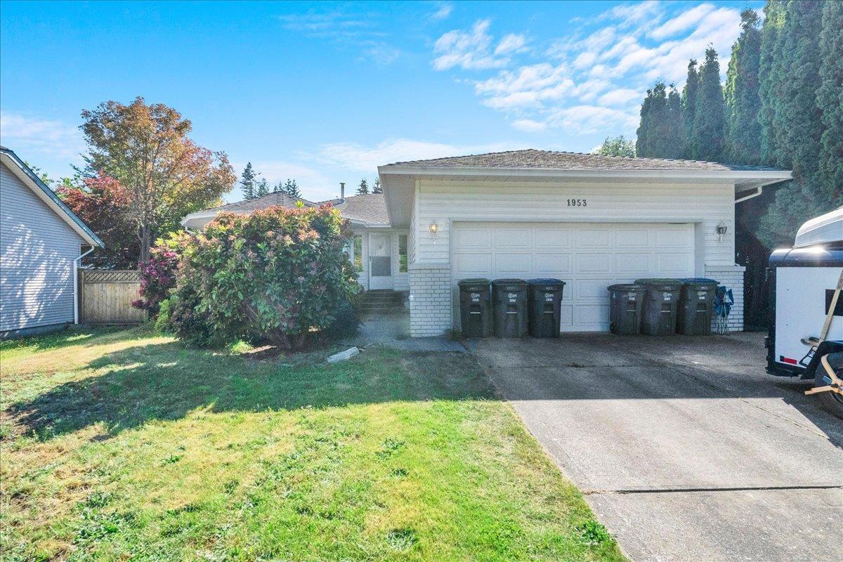 1953 158A STREET Property Photo 1