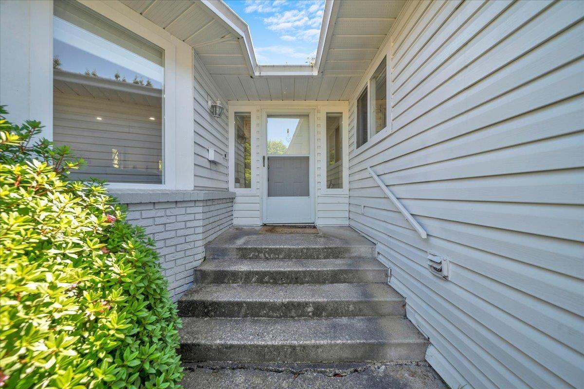1953 158a Street Property Photo 12