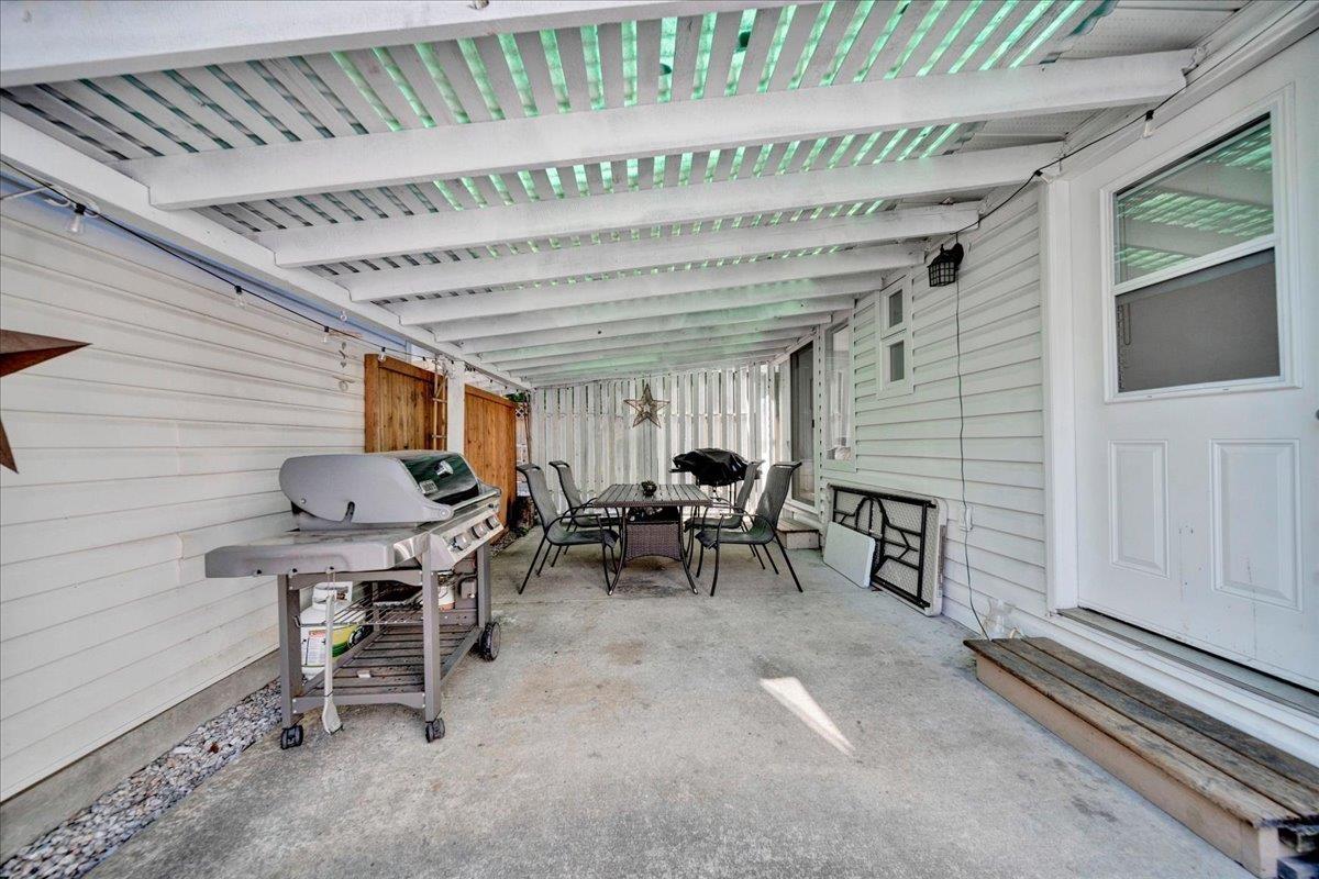 1953 158a Street Property Photo 21