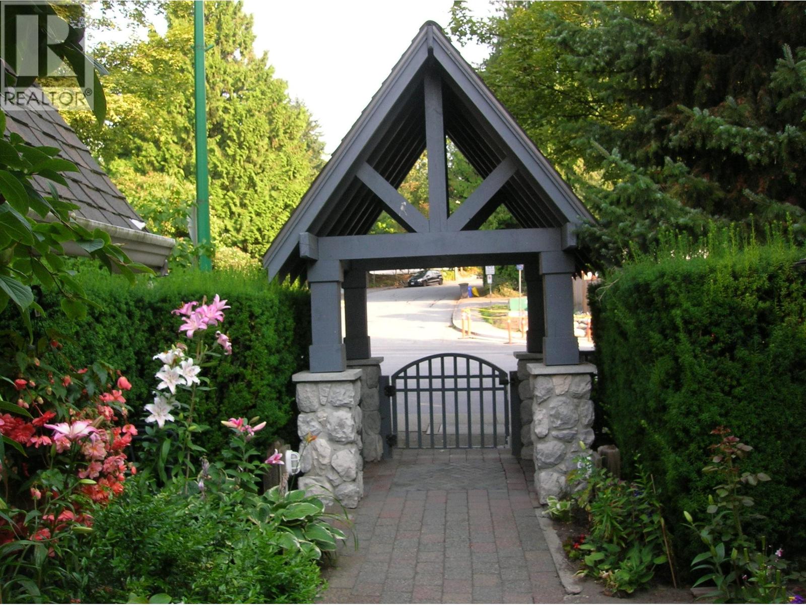 11 1015 Lynn Valley Road Property Photo 2