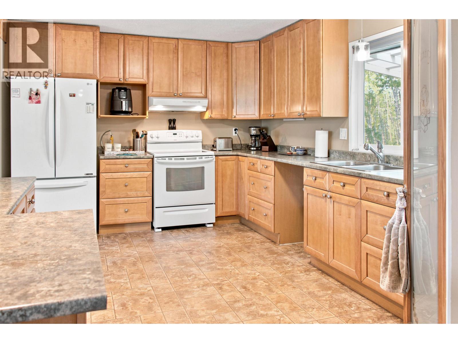 5513 Park Drive Property Photo 3