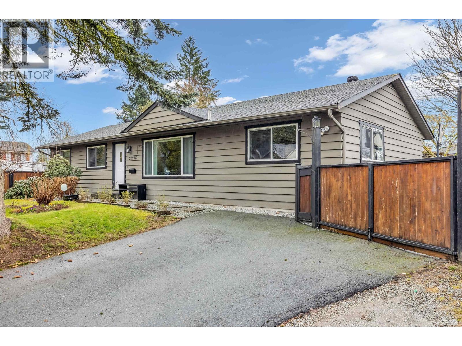 22938 Fuller Avenue Property Photo 2