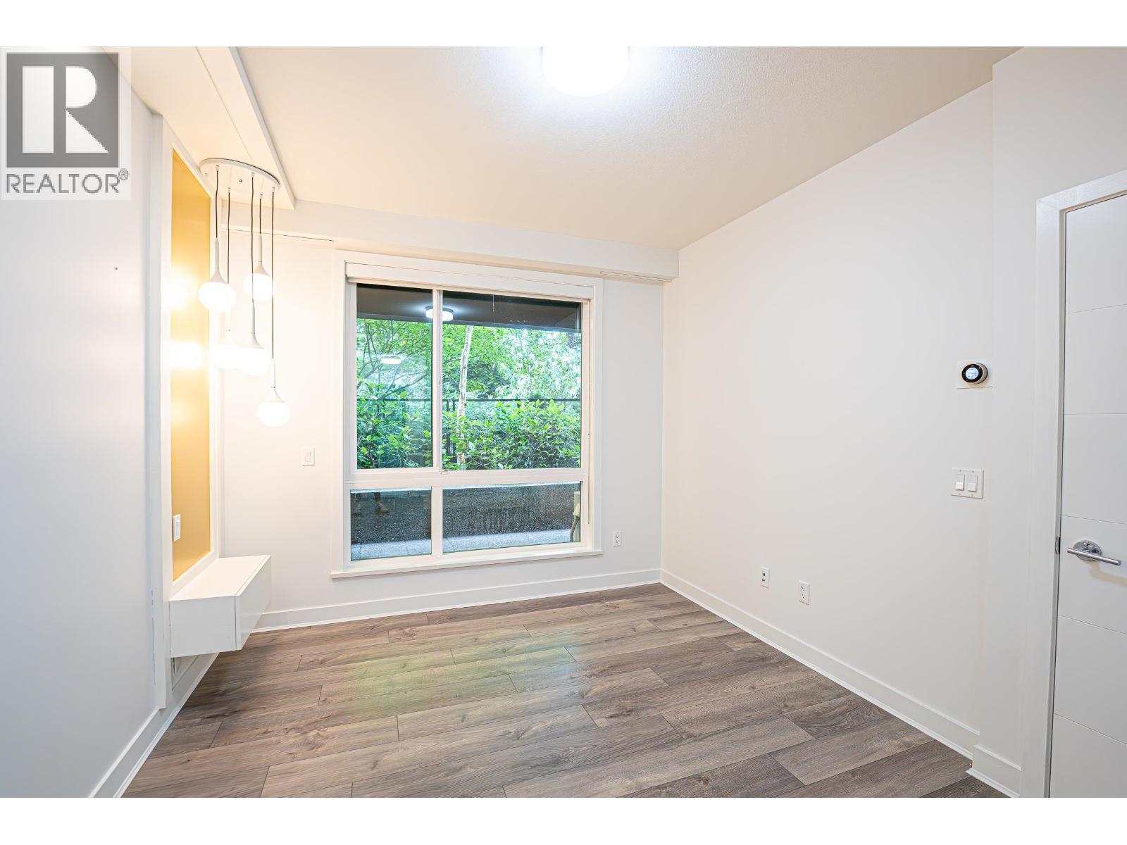 105 733 W 3rd Street Property Photo 11