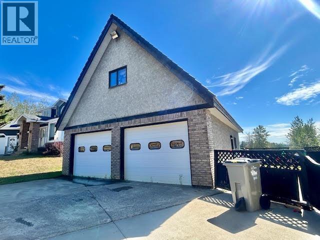 5516 Minnaker Crescent Property Photo 4