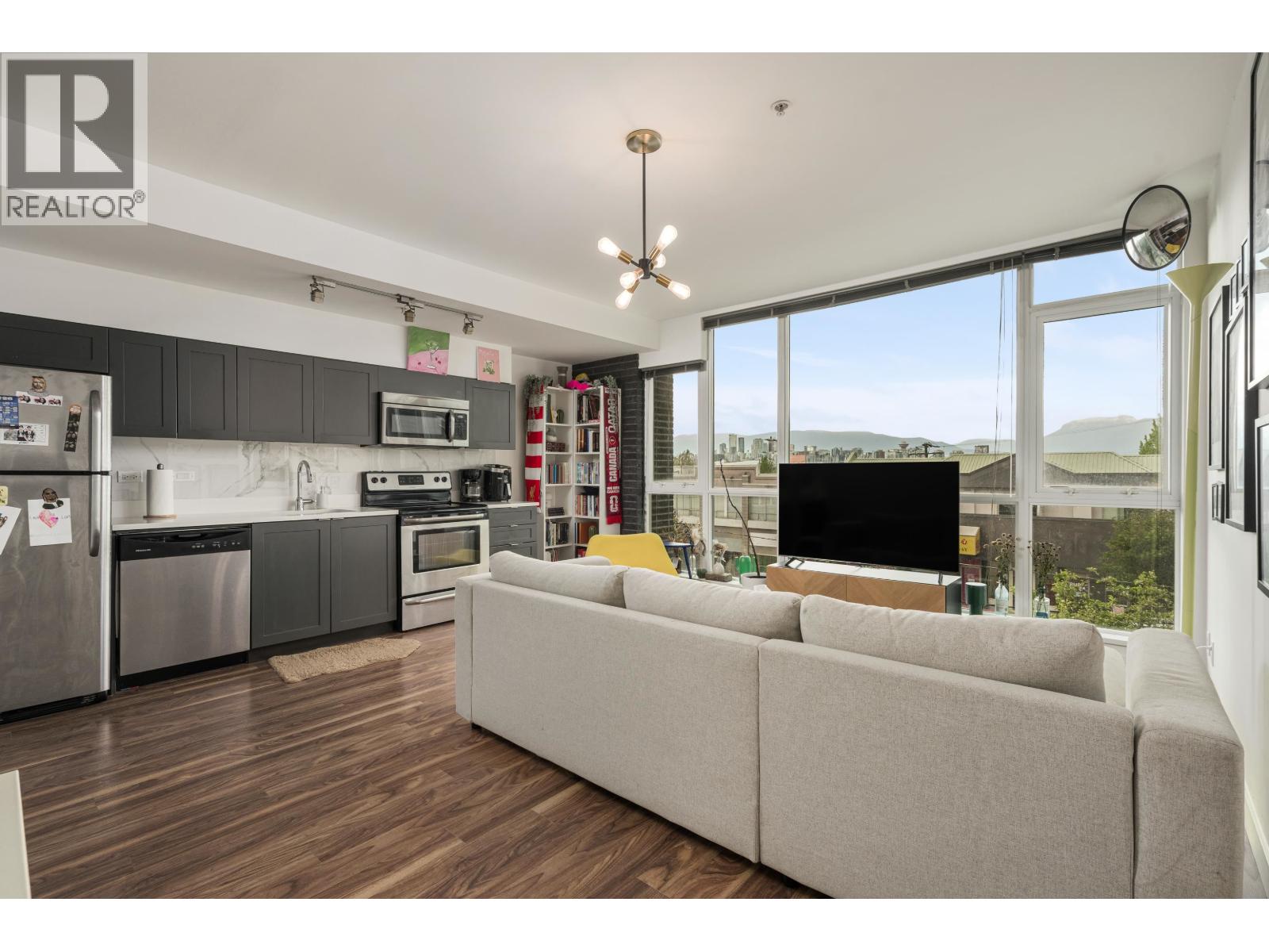 208 2511 Quebec Street Property Photo 6