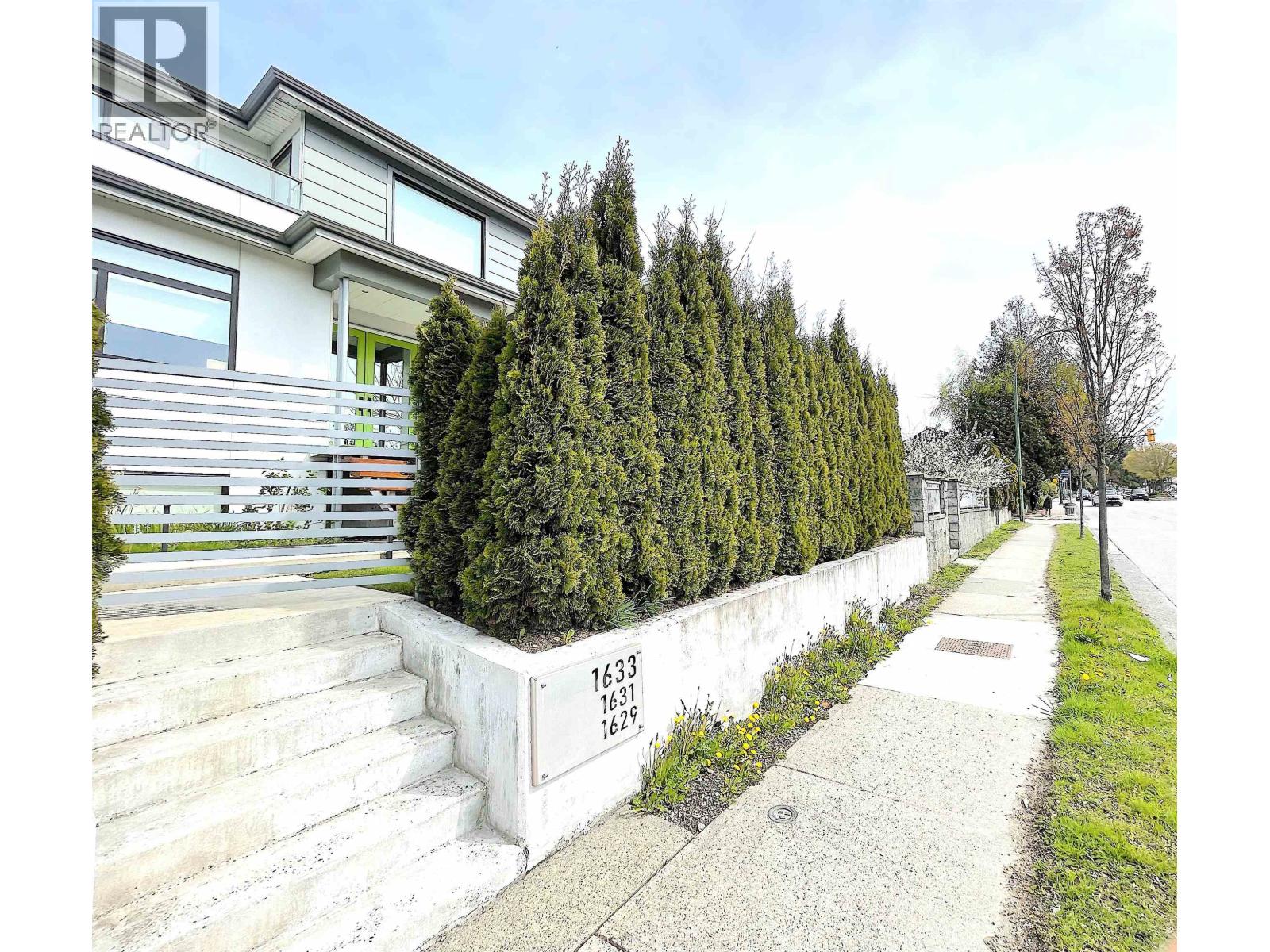 1633 Se Marine Drive Property Photo 4
