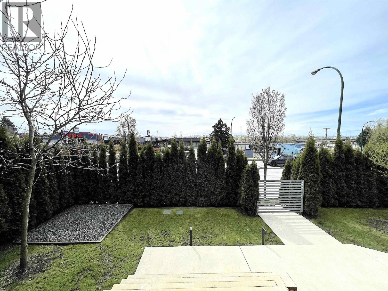 1633 Se Marine Drive Property Photo 5