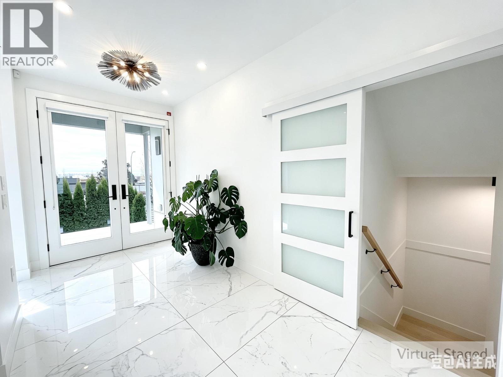 1633 Se Marine Drive Property Photo 7
