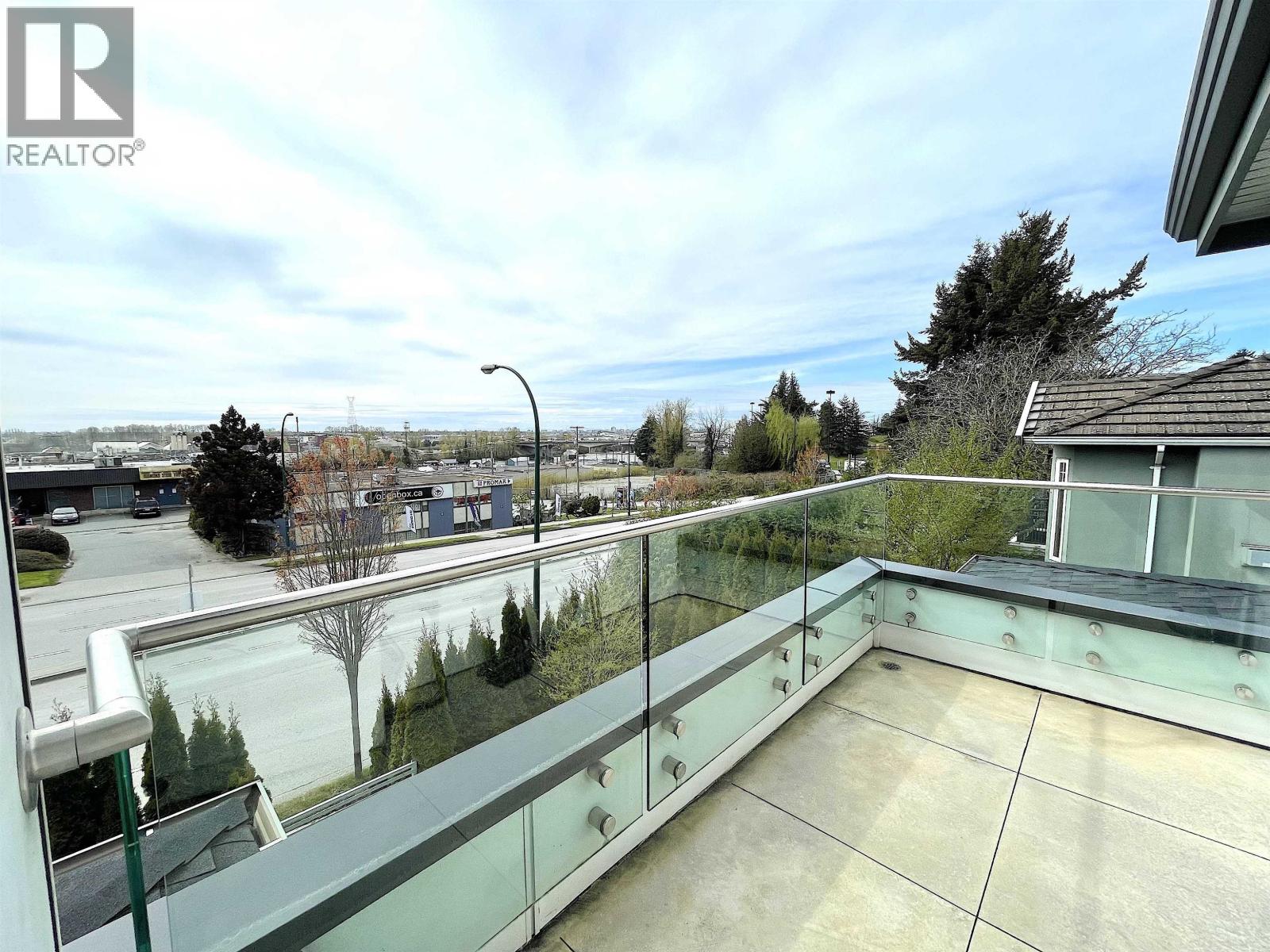 1633 Se Marine Drive Property Photo 18