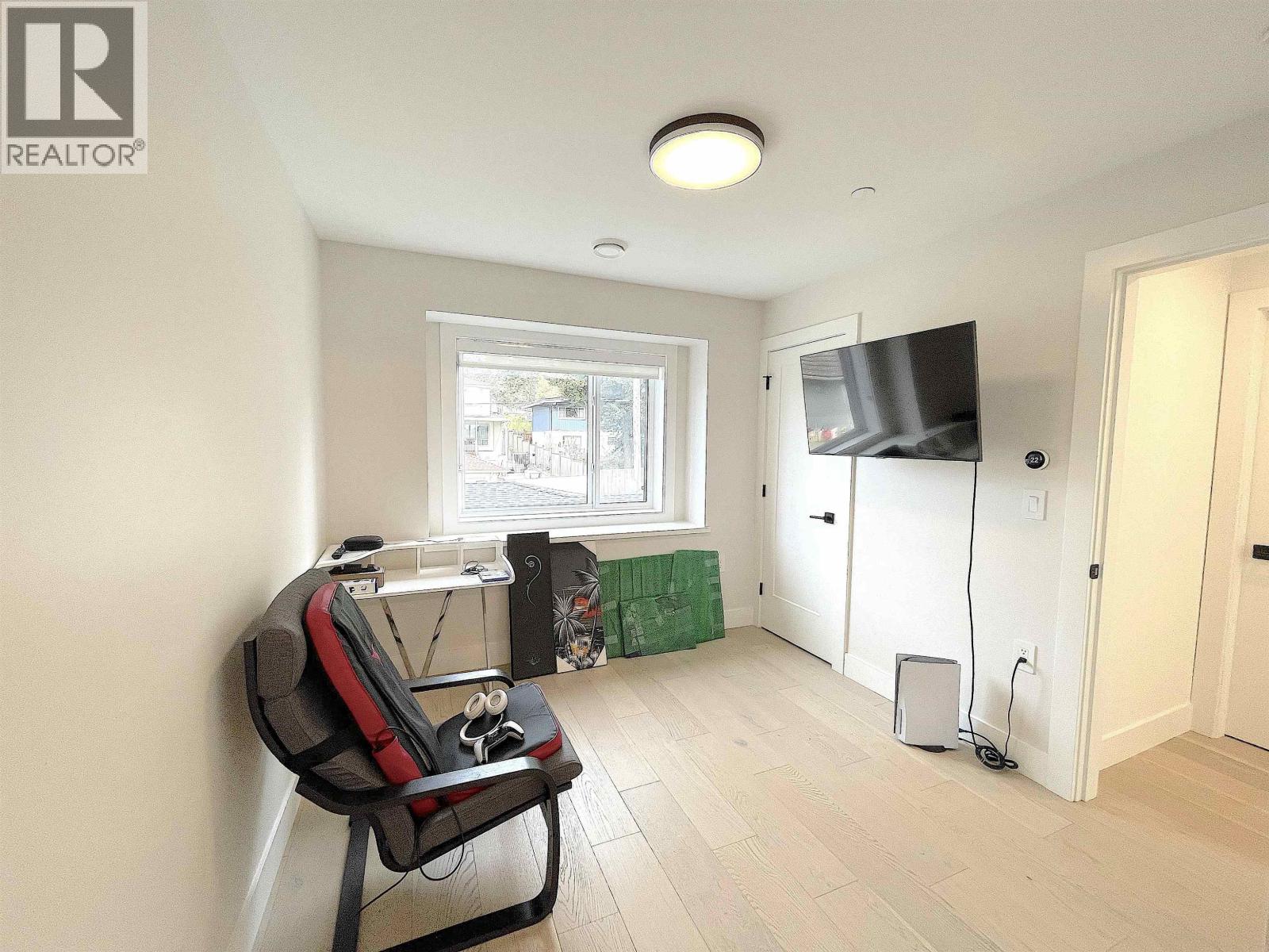 1633 Se Marine Drive Property Photo 19