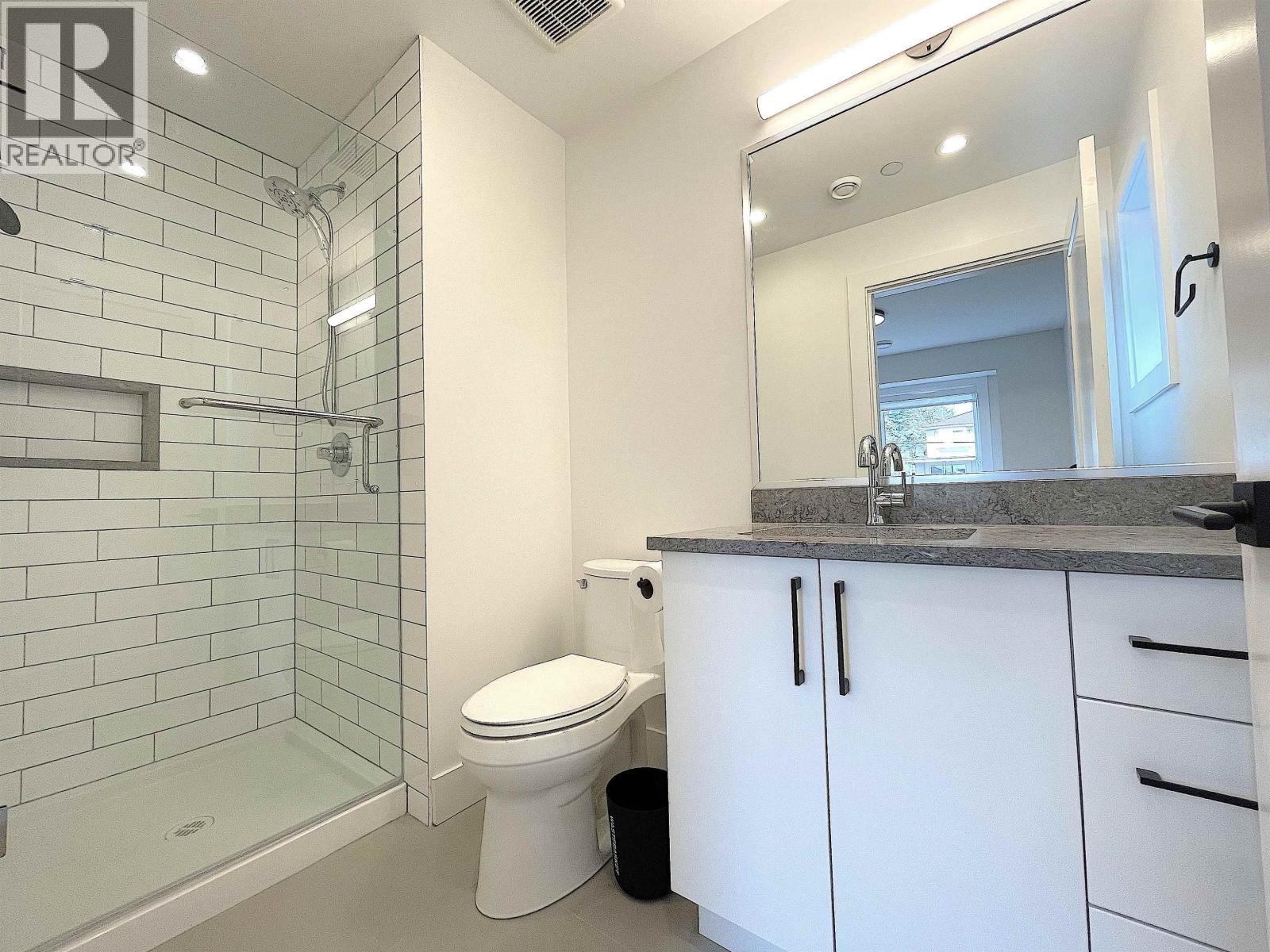 1633 Se Marine Drive Property Photo 20