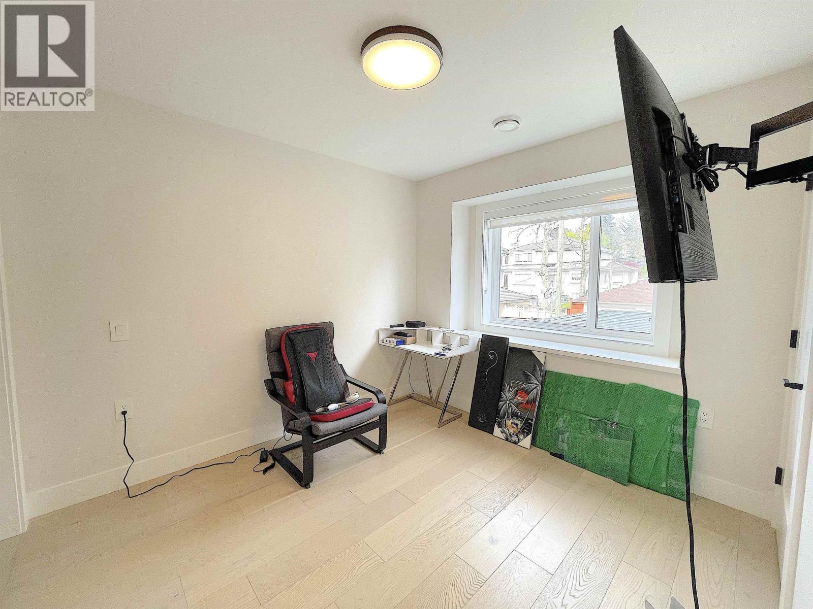 1633 Se Marine Drive Property Photo 21