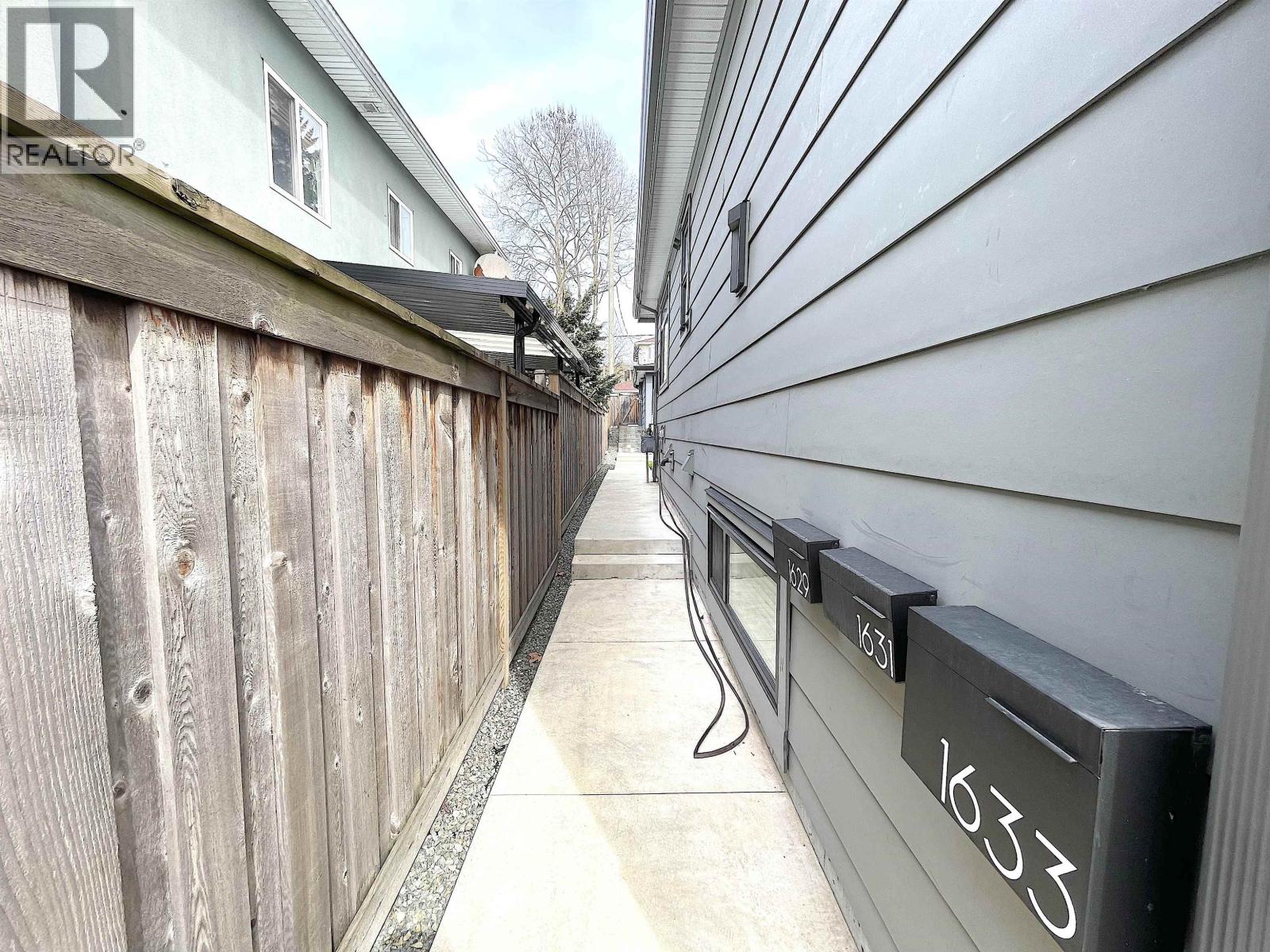 1633 Se Marine Drive Property Photo 23